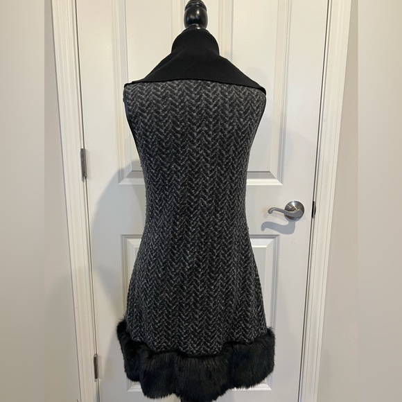 White House Black Market Black/Gray Herringbone Faux Fur/Leather Trim Vest-Small - Picture 7 of 9